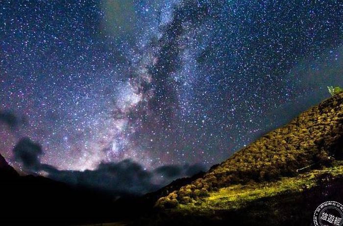 睡进甲居藏寨的丹巴星空摄影美宿,星星知我心.(图片提供/水静葳)