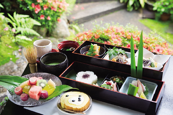 「庭园旅馆 备后屋」品味日式下午茶的同时,还能欣赏庭园美景.